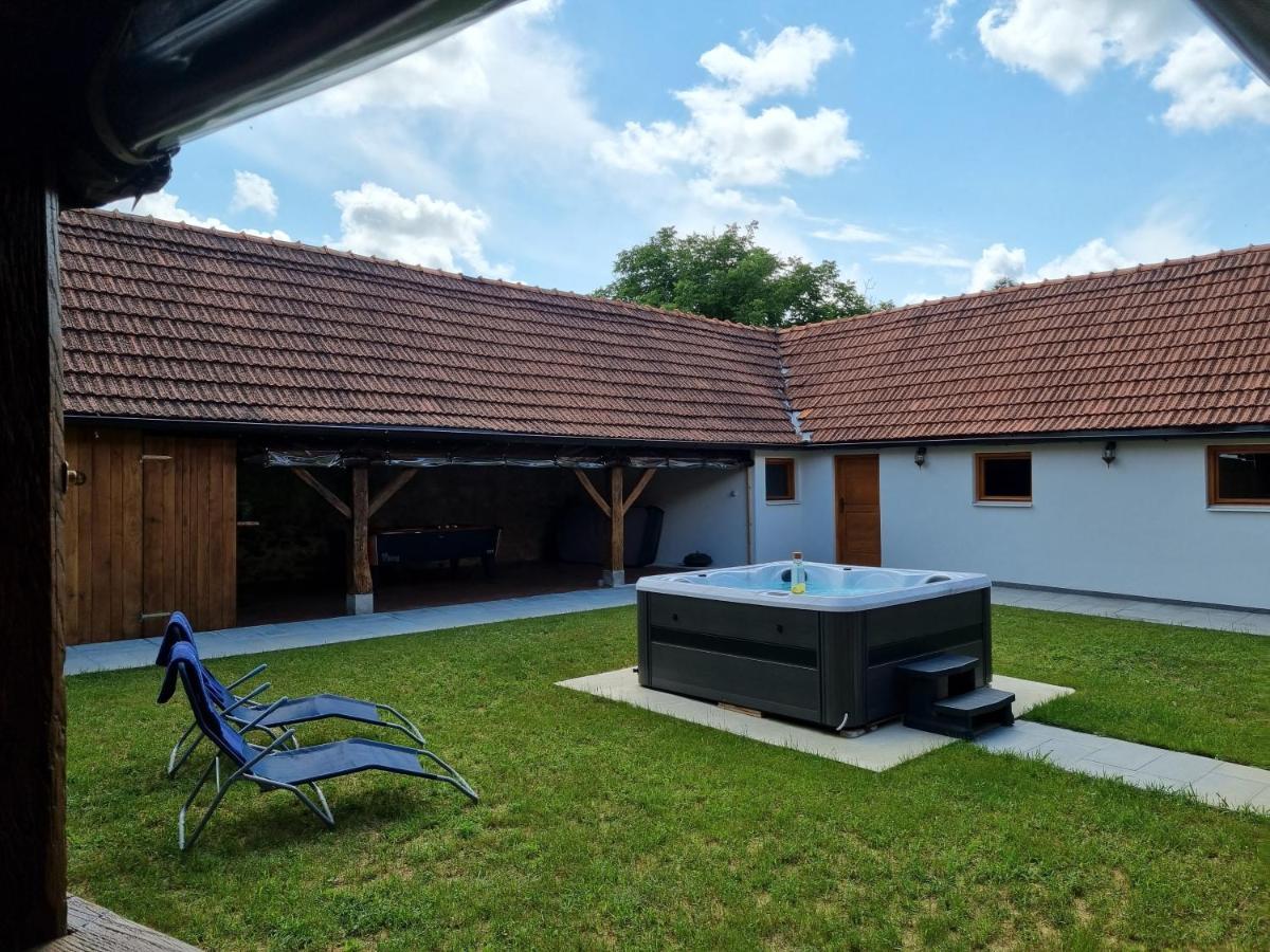 Ruralna Kuca Za Odmor Kablarovo Brdo Vendégház Krnjak Kültér fotó