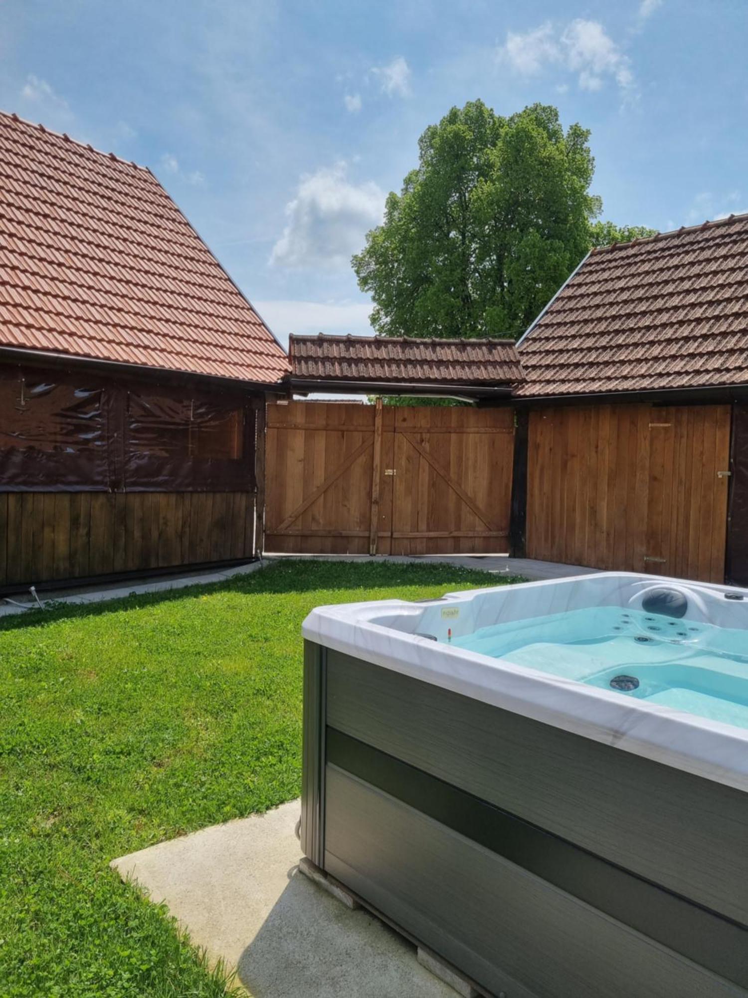 Ruralna Kuca Za Odmor Kablarovo Brdo Vendégház Krnjak Kültér fotó