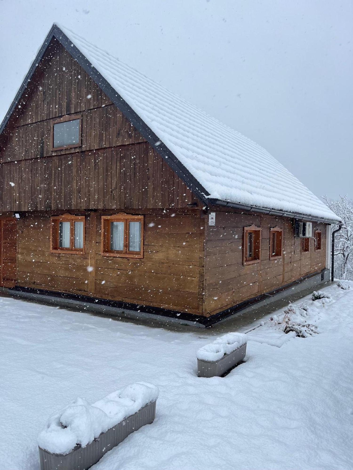 Ruralna Kuca Za Odmor Kablarovo Brdo Vendégház Krnjak Kültér fotó